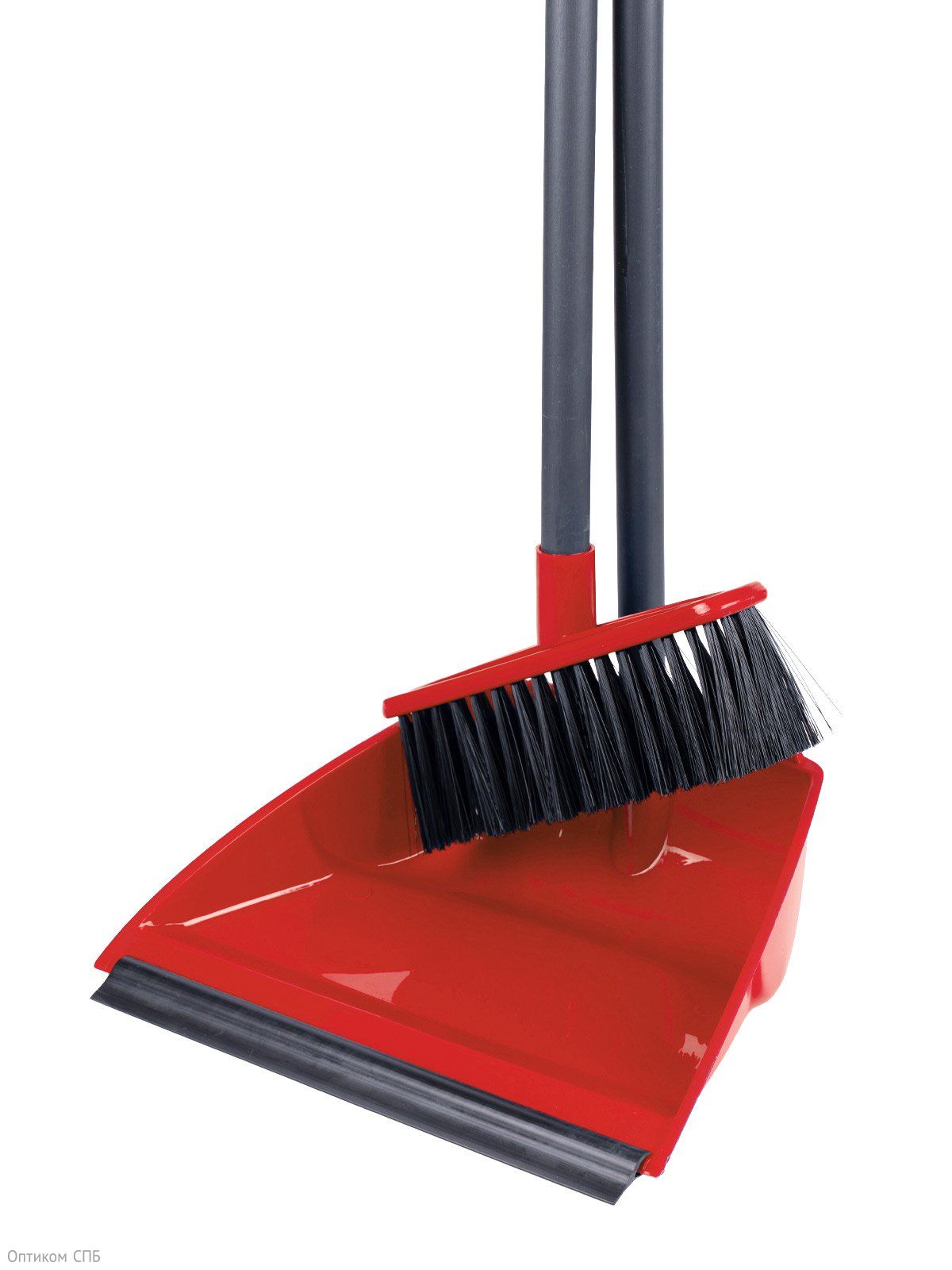 Комплект для уборки Optiline включает в себя щетку Ленивку и совок. Длинная щетина щетки обеспечивают качественный сбор мелкой пыли и мусора. Щетка и совок имеют длинные ручки для комфортного проведения уборки. Комплект подходит для сухой уборки внутренних помещений и улицы. Рукоятка совка оснащена держателем для совместного с щеткой компактного хранения, имеет возможность настенного размещения. Цвет красный. 

Размеры:
 Фактическая длина щетины: 5,5 см
 Ширина колодки: 3,5 см
 Высота рукоятки у щетки, идет под наклоном: 8 см
 Длина совка (внутренняя часть): 16 см
 Глубина совка: 7 см
 Ширина совка: 25 см
 Высота рукоятки у совка: 5 см
 Высота с черенком: высота совка с черенком: 76 см
 Общая высота совка + щетка: 85,5 см

