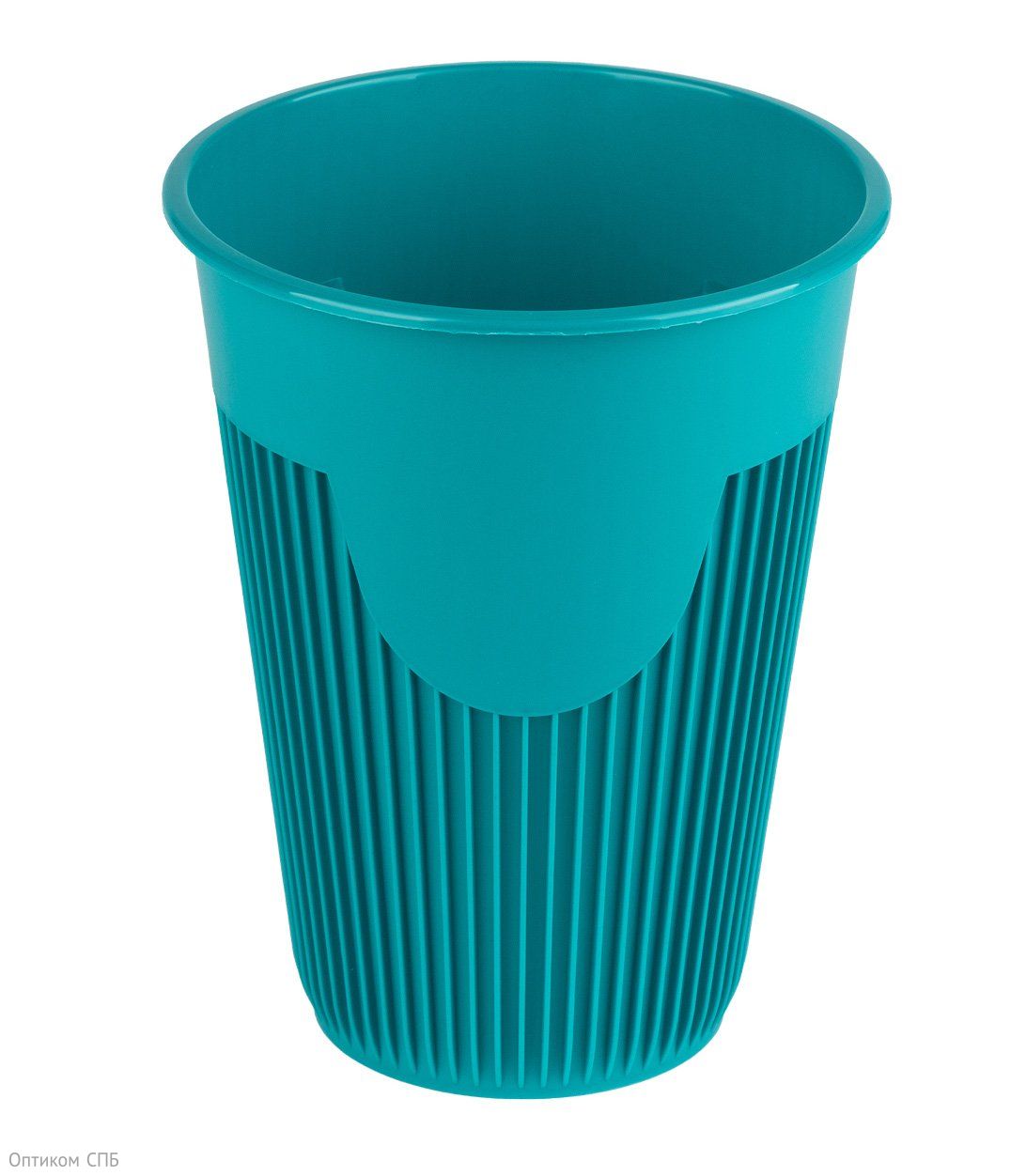 Стакан для горячих напитков выполнен из литого бирюзового полипропилена. Длительно сохраняет тепло напитка, не обжигает руки за счет ребер на внешней поверхности стакана, обладает тактильно приятной поверхностью. Прочный, отличается оригинальным внешним видом. Подходит для чая, кофе, глинтвейна, какао в кафе, ресторанах, а также во время проведения зимних фестивалей, на катках, в уличных кафе и зимних террасах. Разработан специально для горячих напитков. Объем 350 мл.