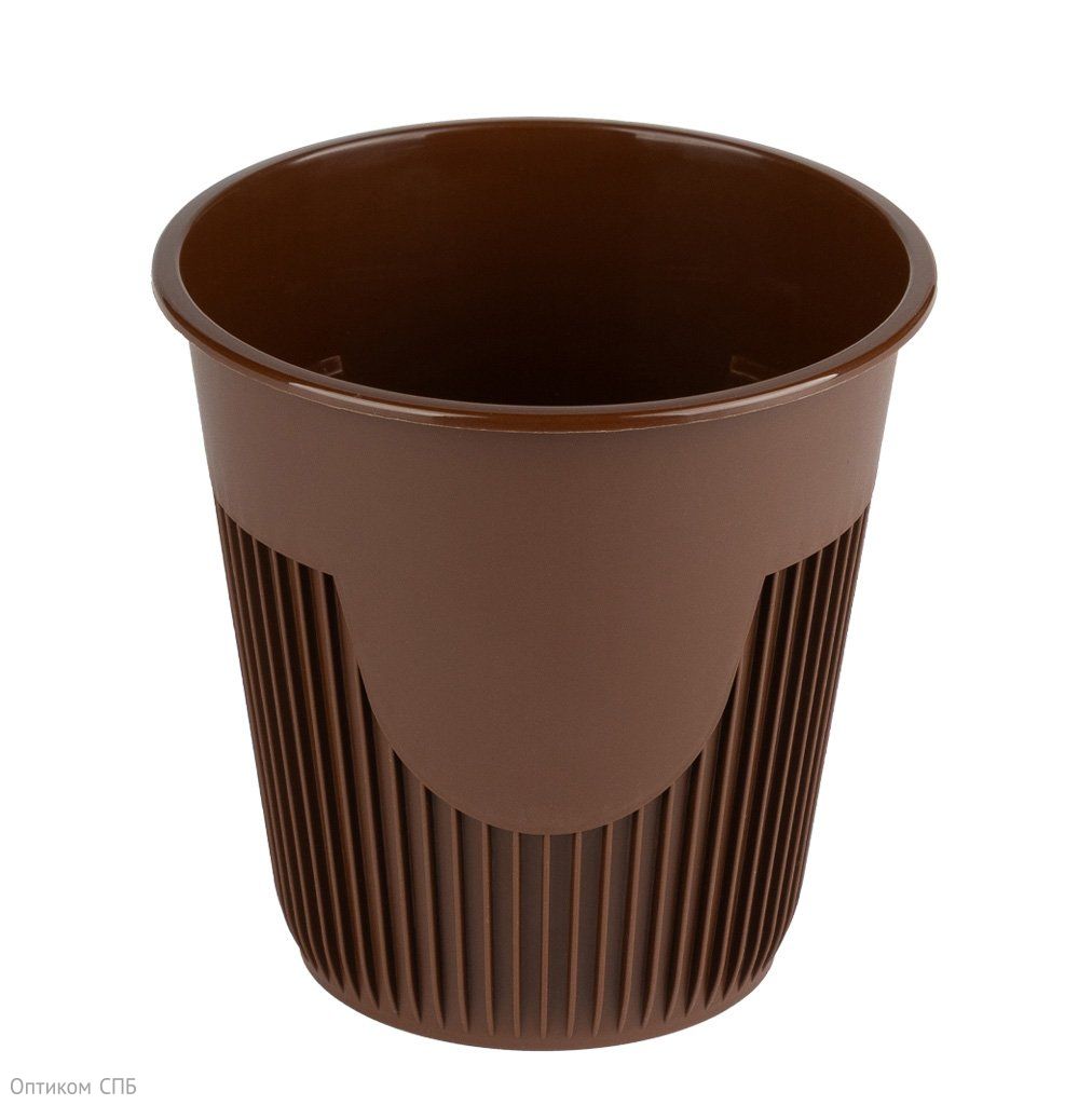 Стакан для горячих напитков выполнен из литого коричневого полипропилена. Длительно сохраняет тепло напитка, не обжигает руки за счет ребер на внешней поверхности стакана, обладает тактильно приятной поверхностью. Прочный, отличается оригинальным внешним видом. Подходит для чая, кофе, глинтвейна, какао в кафе, ресторанах, а также во время проведения зимних фестивалей, на катках, в уличных кафе и зимних террасах. Разработан специально для горячих напитков. Объем 250 мл.
