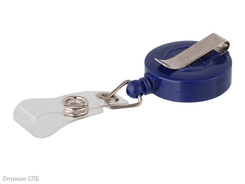 Держатель для бейджика имеет крепление для бейджа (бейдж в комплект не входит) с кнопкой и рулетку из пластика синего цвета, которая вытягивается до 75 см. 
