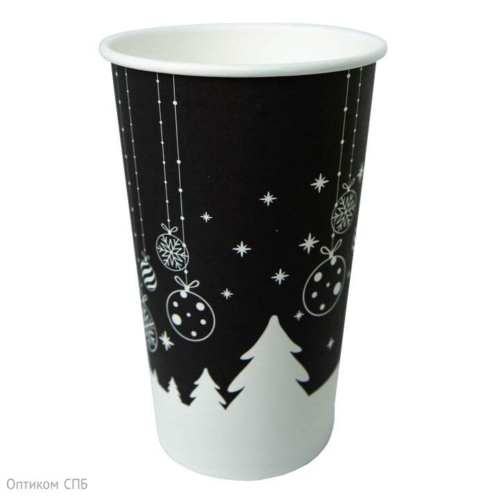 Одноразовый бумажный стакан Новый Год изготовлен из плотного однослойного картона с ламинацией. Имеет дизайн в новогодней тематике. Подходит для любых холодных и горячих напитков. Соответствует гигиеническим нормам. Устойчив к механическим и температурным нагрузкам, сохраняет форму и прочность. Внутреннее покрытие защищает от протекания, размокания и жира, поддерживает температуру напитка. Диаметр верхней кромки (90 мм) позволяет использовать стандартные крышки (в том числе с отверстием для трубочки), обеспечивая комфортное употребление и безопасную транспортировку. Применяется для сезонной подачи в кофейнях, фуд-кортах, вендинге, на ярмарках и корпоративах. Объём 480 мл. Цвет чёрный. В упаковке 50 штук.