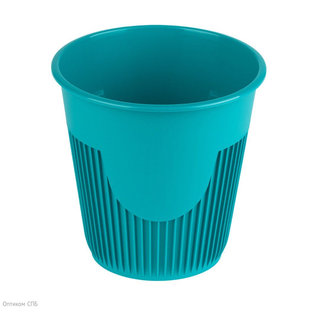 Стакан для горячих напитков выполнен из литого бирюзового полипропилена. Длительно сохраняет тепло напитка, не обжигает руки за счет ребер на внешней поверхности стакана, обладает тактильно приятной поверхностью. Прочный, отличается оригинальным внешним видом. Подходит для чая, кофе, глинтвейна, какао в кафе, ресторанах, а также во время проведения зимних фестивалей, на катках, в уличных кафе и зимних террасах. Разработан специально для горячих напитков. Объем 250 мл.