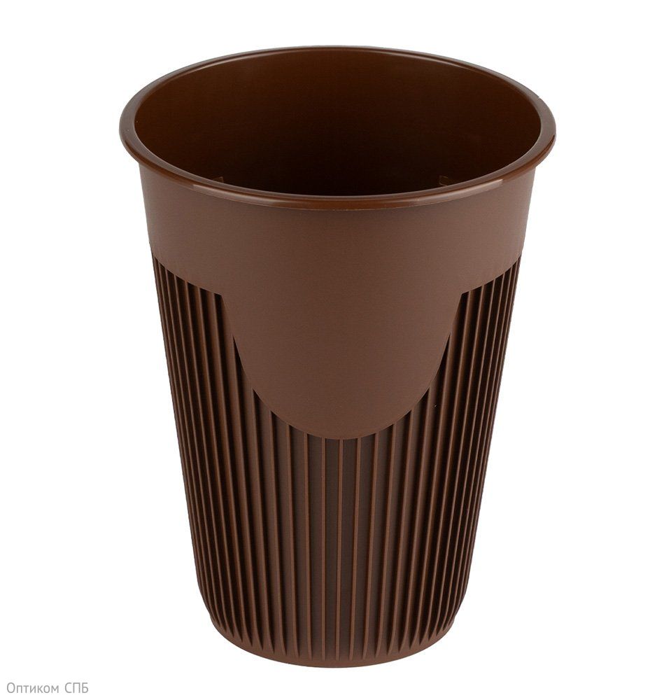 Стакан для горячих напитков выполнен из литого коричневого полипропилена. Длительно сохраняет тепло напитка, не обжигает руки за счет ребер на внешней поверхности стакана, обладает тактильно приятной поверхностью. Прочный, отличается оригинальным внешним видом. Подходит для чая, кофе, глинтвейна, какао в кафе, ресторанах, а также во время проведения зимних фестивалей, на катках, в уличных кафе и зимних террасах. Разработан специально для горячих напитков. Объем 350 мл.